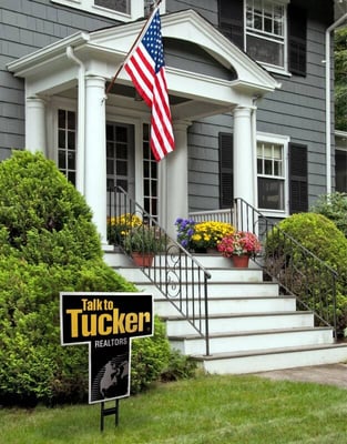 TuckerSign